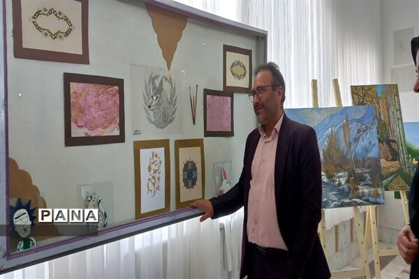 نمایشگاه کار آفرینی در هنرستان شهید حقیقی