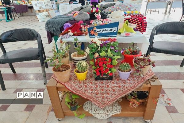 نمایشگاه کار آفرینی در هنرستان شهید حقیقی