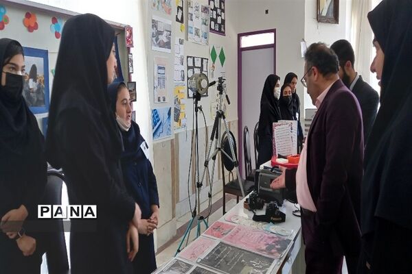 نمایشگاه کار آفرینی در هنرستان شهید حقیقی