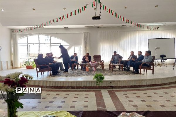 نمایشگاه کار آفرینی در هنرستان شهید حقیقی