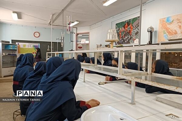 بازدید دانش‌آموزان دبیرستان حضرت زینب(س) از پژوهش‌سرای دانش‌آموزی جابربن‌حیان فشافویه
