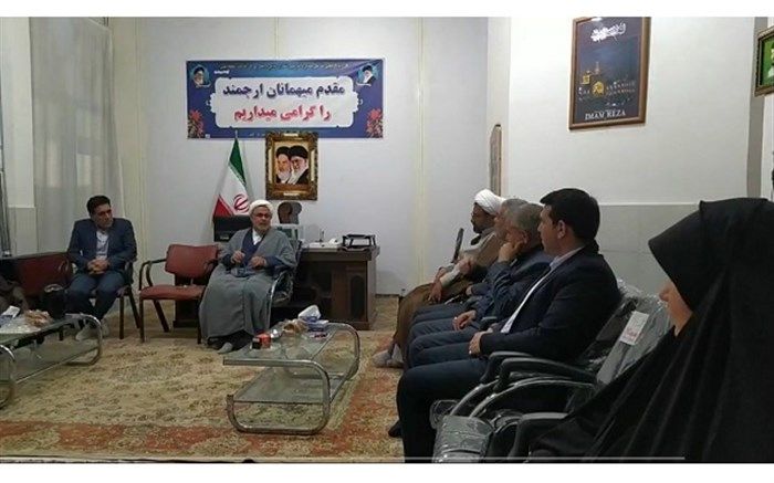 تکریم مقام معلم در دیدار رییس آموزش و پرورش و امام جمعه شهرستان جعفرآباد قم