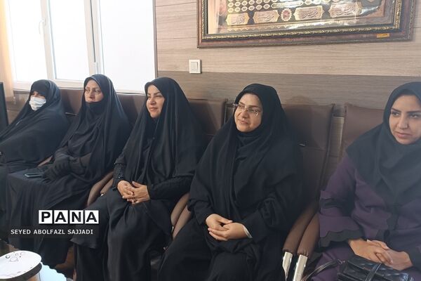 دیدار مدیران و معلمان نمونه با امام جمعه فشافویه
