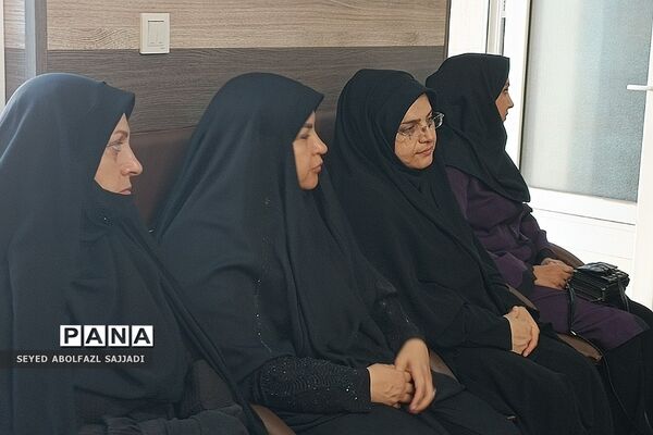 دیدار مدیران و معلمان نمونه با امام جمعه فشافویه