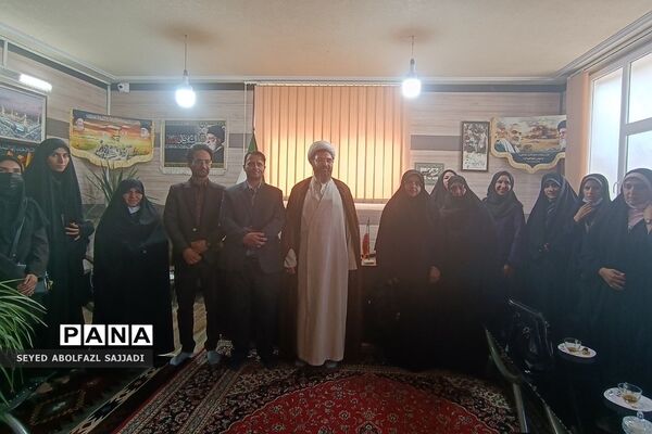 دیدار مدیران و معلمان نمونه با امام جمعه فشافویه