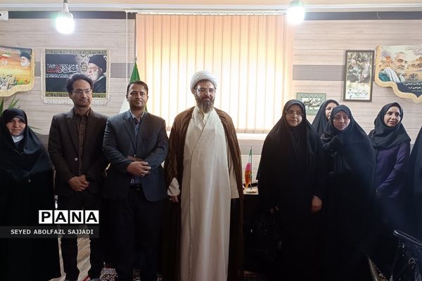 دیدار مدیران و معلمان نمونه با امام جمعه فشافویه