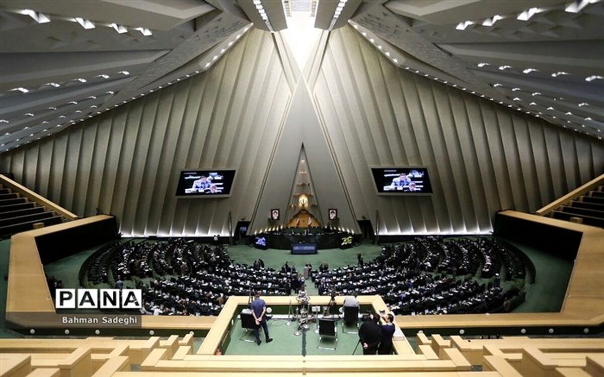 جزئیات یک طرح جدید نمایندگان؛ ادامه تحصیل حضوری کارمندان ممنوع می‌شود؟