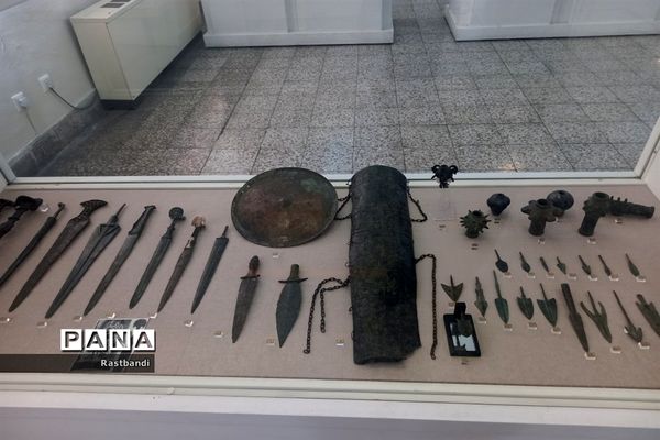 بازدید دانش‌آموزان دبیرستان عرفان منطقه ۱۳ از موزه ملی ایران