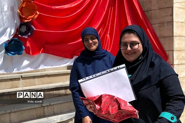 تقدیر از دانش‌آموزان فعال دبیرستان دخترانه سما رودهن