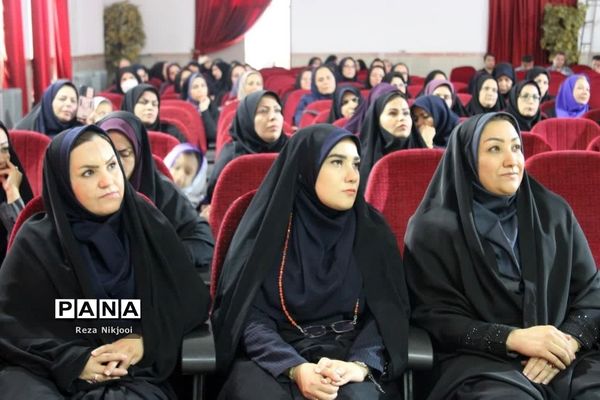 همایش پرچمداران آموزش در ناحیه یک بهارستان