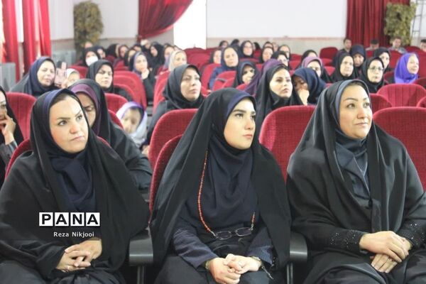 همایش پرچمداران آموزش در ناحیه یک بهارستان
