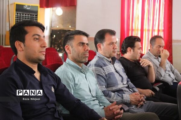 همایش پرچمداران آموزش در ناحیه یک بهارستان