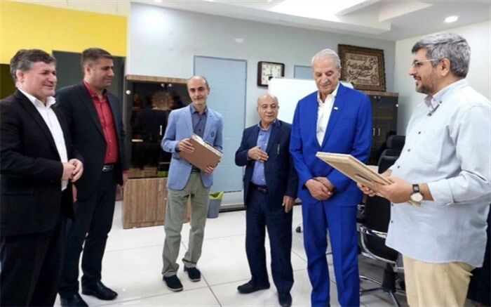 تجلیل خیرین مدرسه‌ساز از شبکه مستند