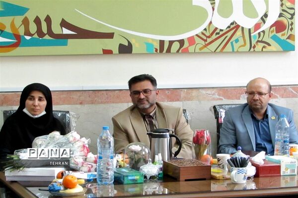 بازدید مدیرکل و مؤلفان دفتر تالیف کتاب‌های فنی‌حرفه‌ای و کاردانش از هنرستان آسیه منطقه ۱۴