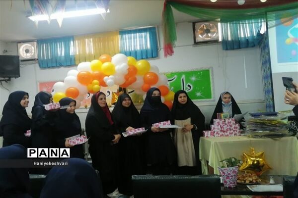 تجلیل از دانش‌آموزان نخبه و برتر در مدرسه محدثه شاهد ورامین