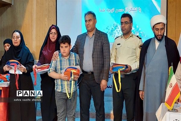 آیین تجلیل از منتخبین طرح سفیران و مراقبین سلامت در شهرستان شیروان