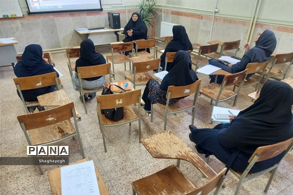 جلسه به روز رسانی و فعال‌سازی اکسل داوری مرحله مدرسه‌ای در دبیرستان عدالت شهر جوادآباد