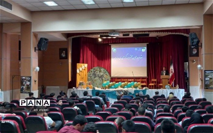 تقدیر از دانش‌آموزان برتر ناحیه دو مشهد مقدس /فیلم