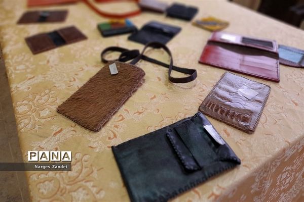 نمایشگاه دست سازه‌های مددجویان بهزیستی ملارد