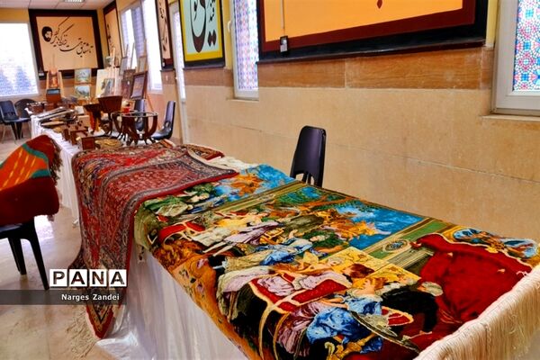 نمایشگاه دست سازه‌های مددجویان بهزیستی ملارد