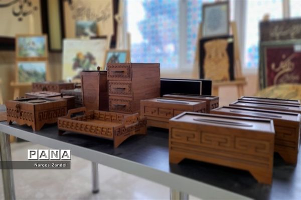 نمایشگاه دست سازه‌های مددجویان بهزیستی ملارد