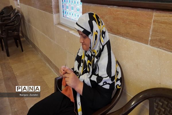 نمایشگاه دست سازه‌های مددجویان بهزیستی ملارد