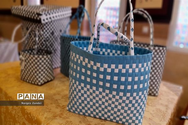 نمایشگاه دست سازه‌های مددجویان بهزیستی ملارد