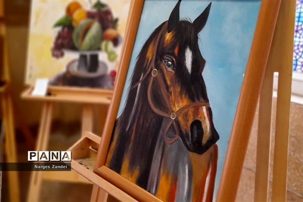 نمایشگاه دست سازه‌های مددجویان بهزیستی ملارد