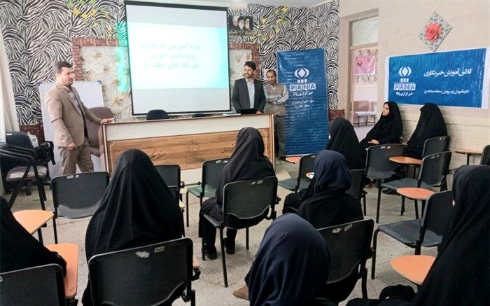 تقدیر از دانش‌آموزان خبرنگار پانا در جلگه رخ