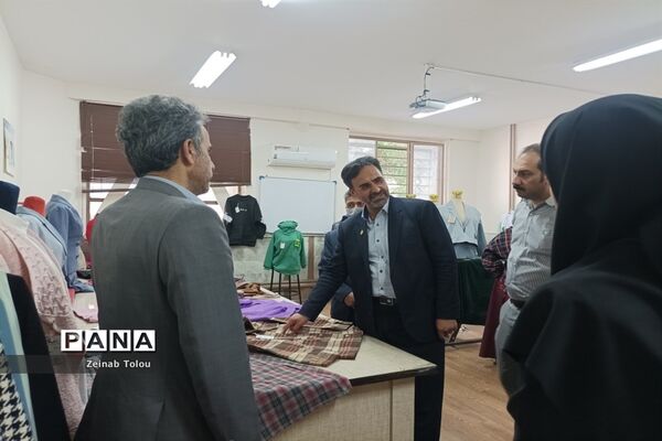 آیین افتتاحیه نمایشگاه تن پوش‌های اقوام ایرانی در هنرستان عترت