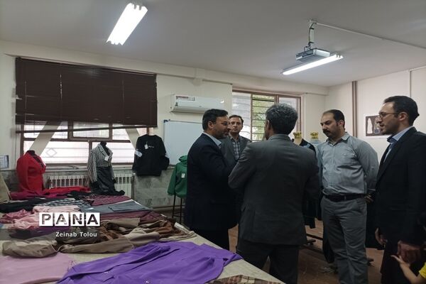 آیین افتتاحیه نمایشگاه تن پوش‌های اقوام ایرانی در هنرستان عترت