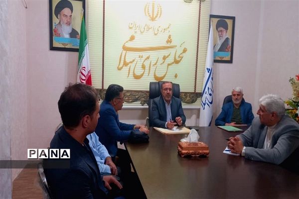 دیدار جمعی از معلمین شهرستان نظرآبادی با نماینده مجلس شورای اسلامی نظرآباد