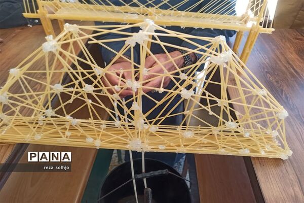 برگزاری مسابقات سازه پل ماکارونی در دبیرستان امیرکبیر خاتم