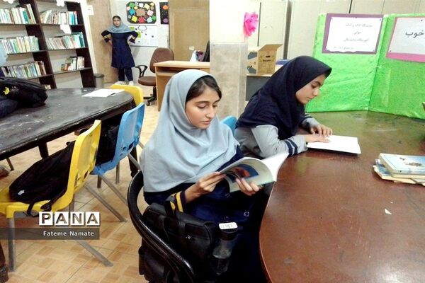 آخرین نشست کتاب خوان سال تحصیلی ۱۴۰۲-۱۴۰۱ در دبیرستان شایستگان ملارد