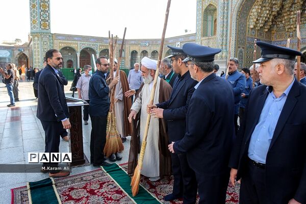 ِآیین جاروکشی حرم کریمه اهل بیت(س)