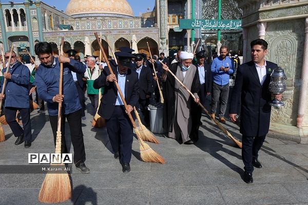 ِآیین جاروکشی حرم کریمه اهل بیت(س)