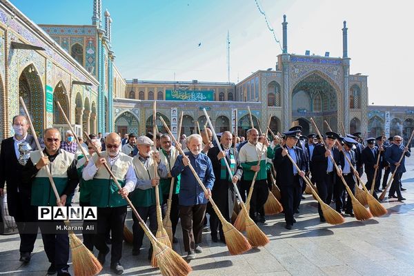 ِآیین جاروکشی حرم کریمه اهل بیت(س)