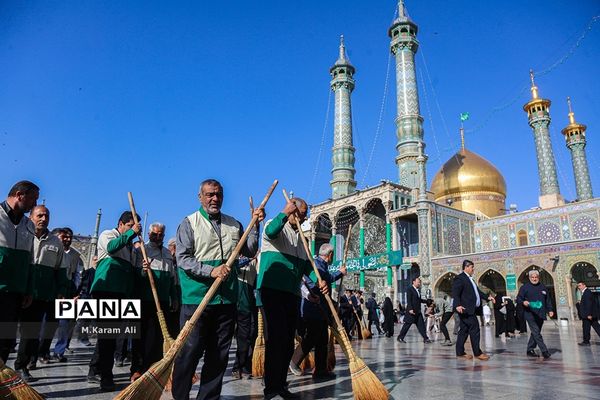 ِآیین جاروکشی حرم کریمه اهل بیت(س)