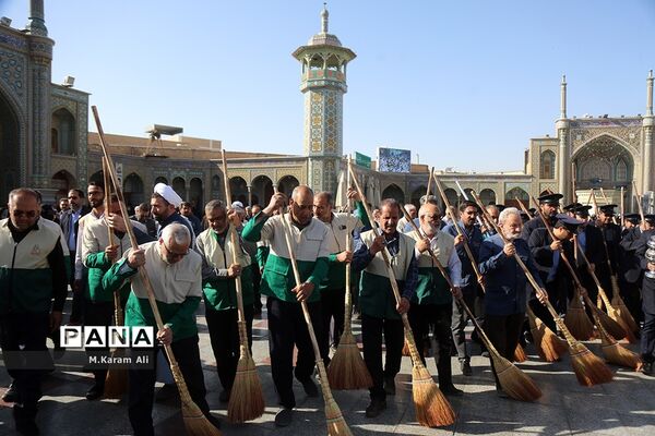 ِآیین جاروکشی حرم کریمه اهل بیت(س)