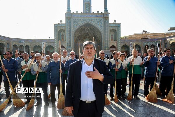 ِآیین جاروکشی حرم کریمه اهل بیت(س)