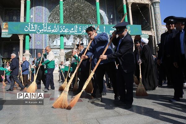 ِآیین جاروکشی حرم کریمه اهل بیت(س)