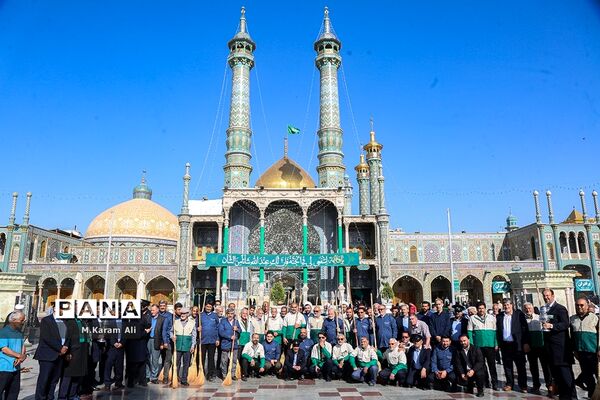 ِآیین جاروکشی حرم کریمه اهل بیت(س)
