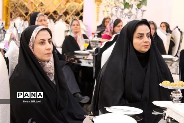 تجلیل از بازنشستگان منطقه ناحیه یک بهارستان