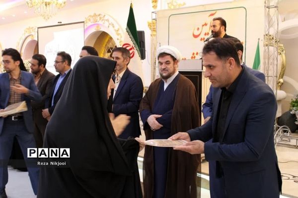 تجلیل از بازنشستگان منطقه ناحیه یک بهارستان