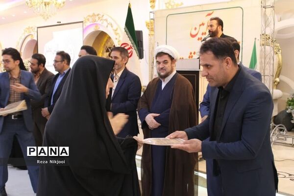 تجلیل از بازنشستگان منطقه ناحیه یک بهارستان