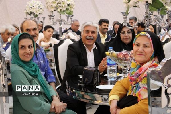 تجلیل از بازنشستگان منطقه ناحیه یک بهارستان