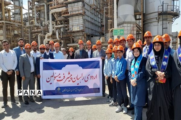 مراسم گرامیداشت سالروز تاسیس سازمان دانش‌آموزی در بندرعباس