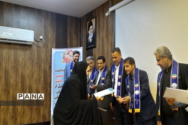 مراسم گرامیداشت سالروز تاسیس سازمان دانش‌آموزی در بندرعباس