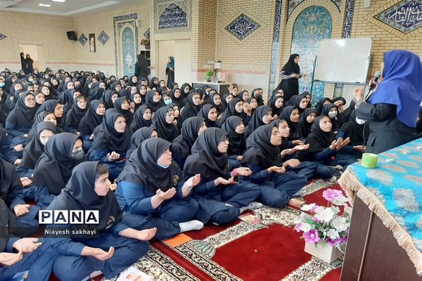 مراسم عزاداری شهادت امام صادق(ع) در مدرسه شاهد شهرستان ورامین