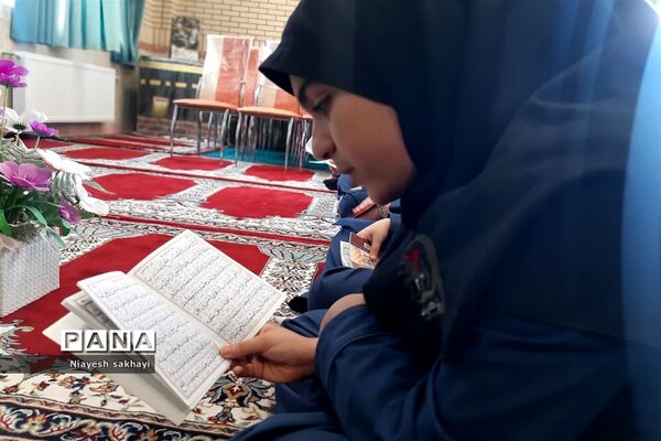 مراسم عزاداری شهادت امام صادق(ع) در مدرسه شاهد شهرستان ورامین
